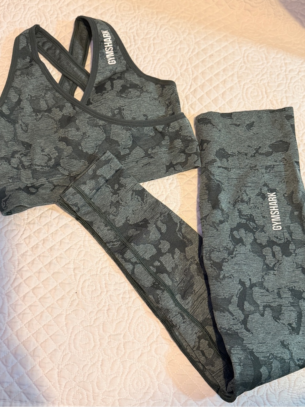 Gymshark Women's Seamless Green Camo Sports Bra & High-Waist Leggings
